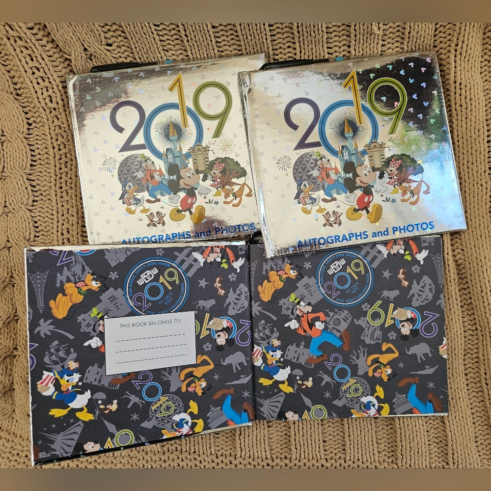 2019 Walt Disney World autograph and picture books, includes pen.